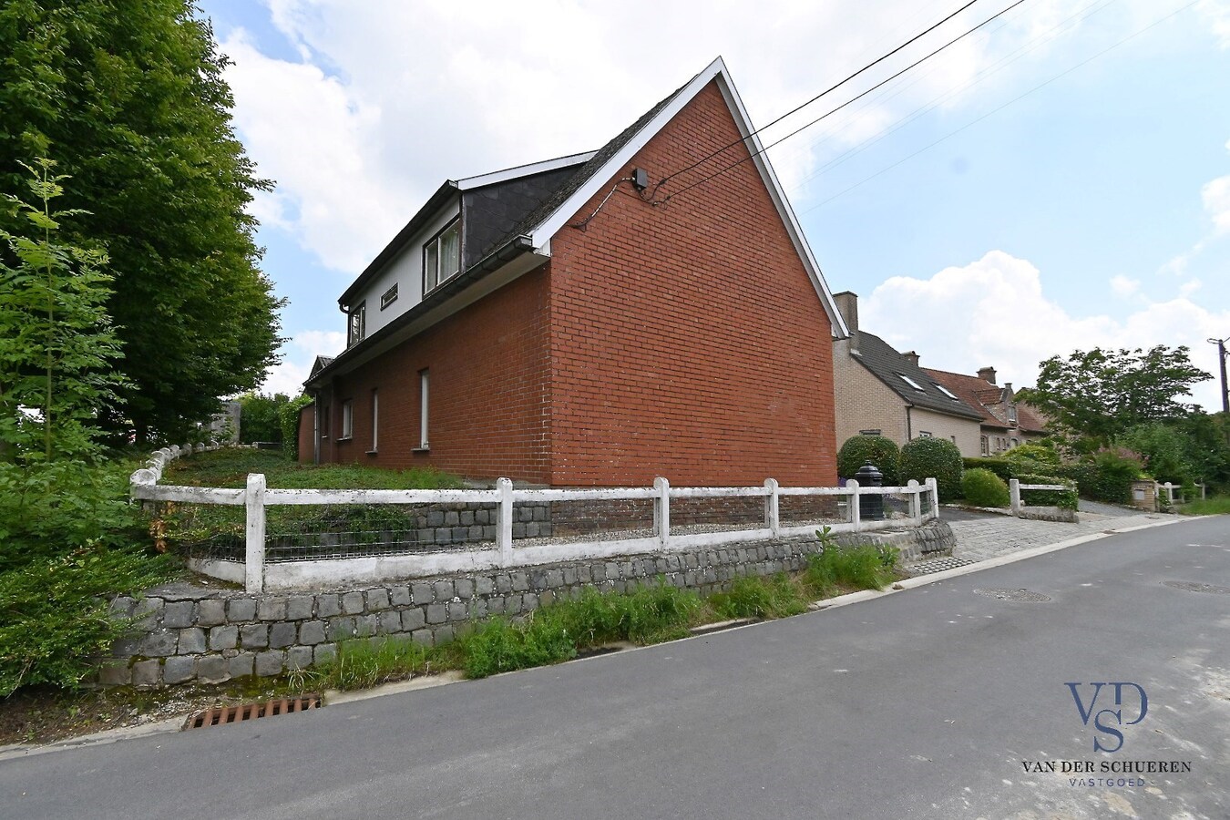 Degelijke eengezinswoning, landelijk gelegen 