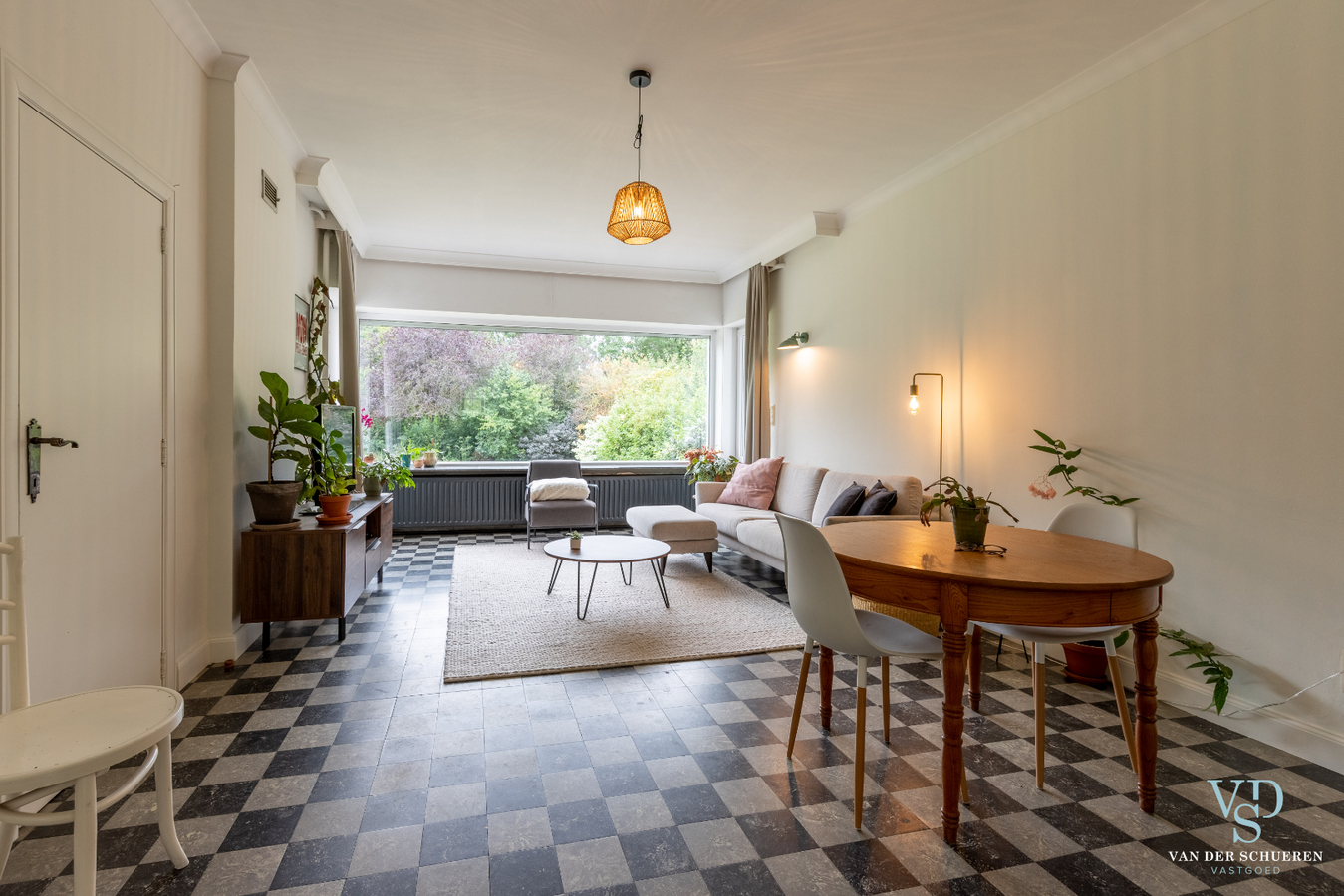 Authentiek landhuis met 5 ruime slaapkamers én gelijkvloers bureau. 