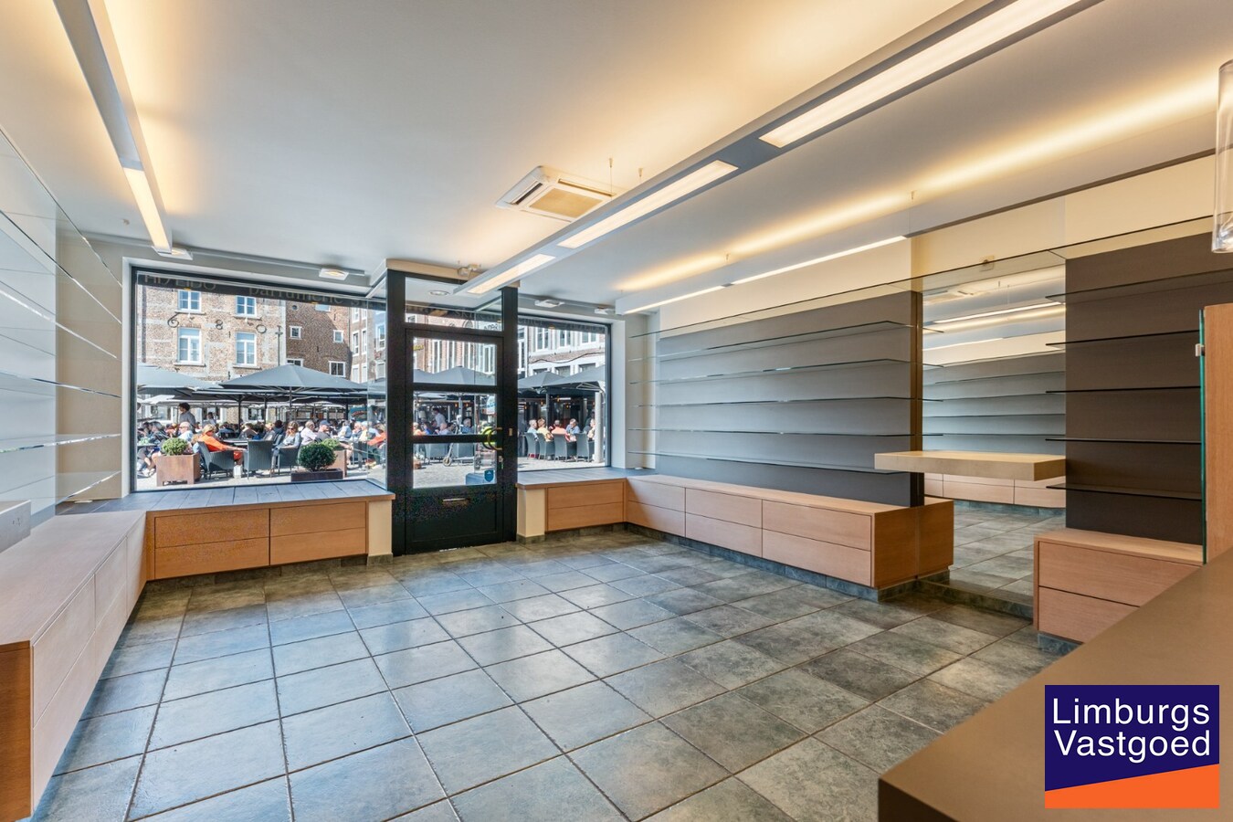 Handelshuis op commerciële topligging aan de Grote Markt 