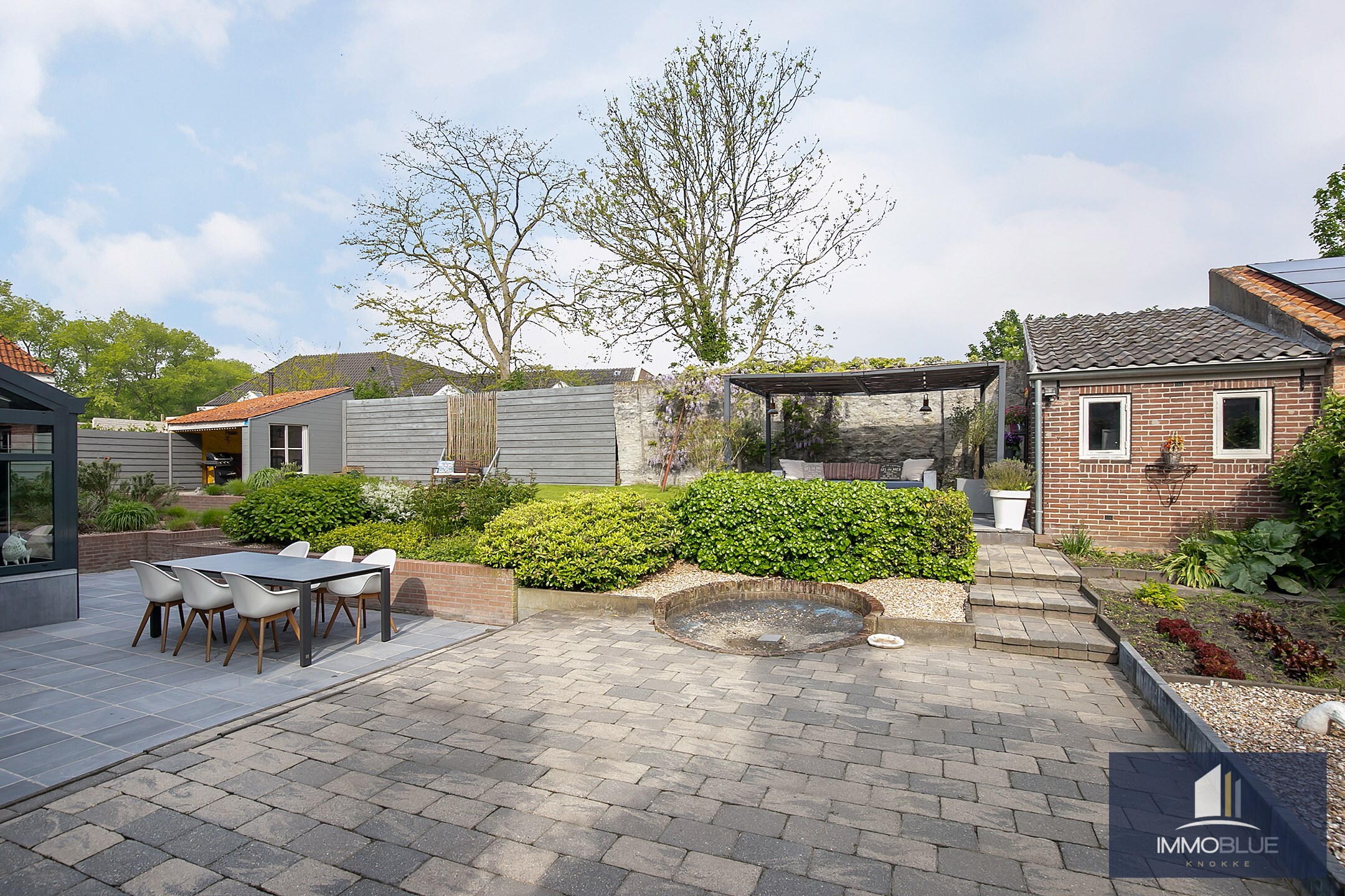 Maison de maître exclusive et élégante avec de grands espaces de vie. 