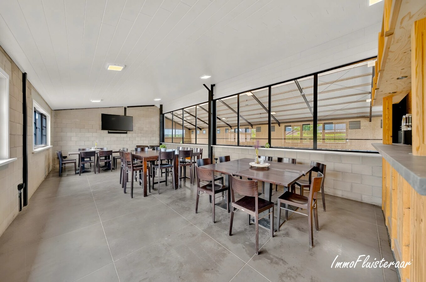 Prachtige professionele paardenaccommodatie op ca. 10 ha te Oudbergen 