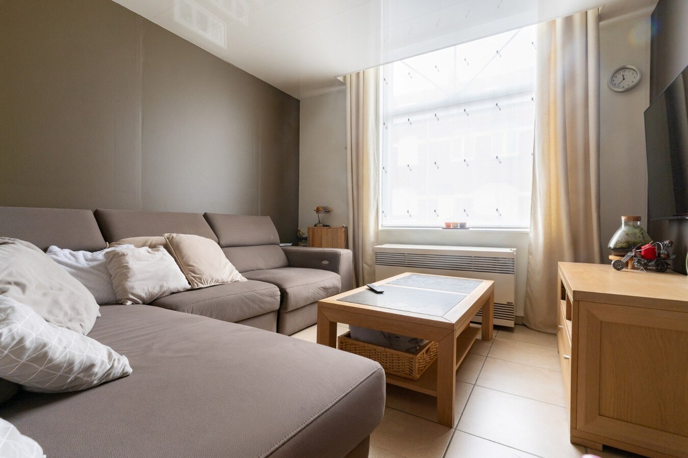 Maison d'habitation avec commerce, jardin, garage, EXCELLENT POTENTIEL !! 