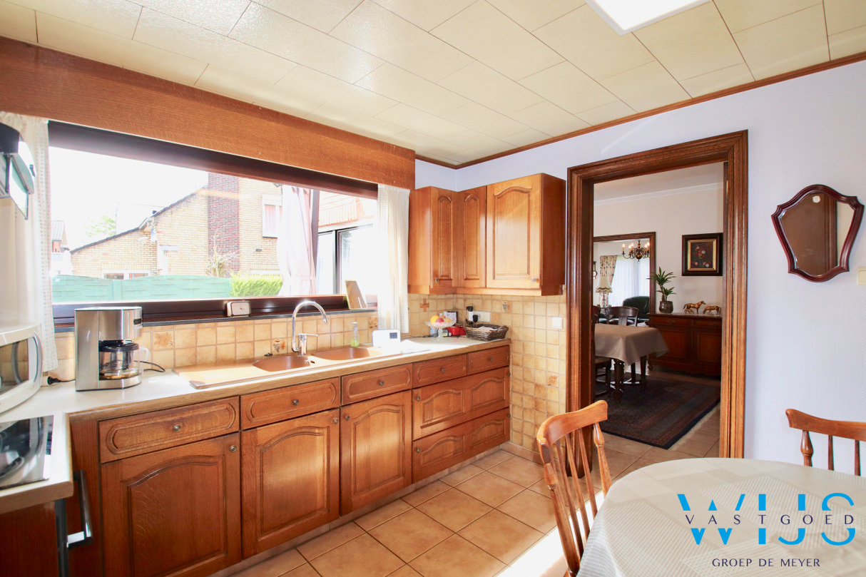 Stevige gezinswoning op SUPER locatie te Eeklo! 