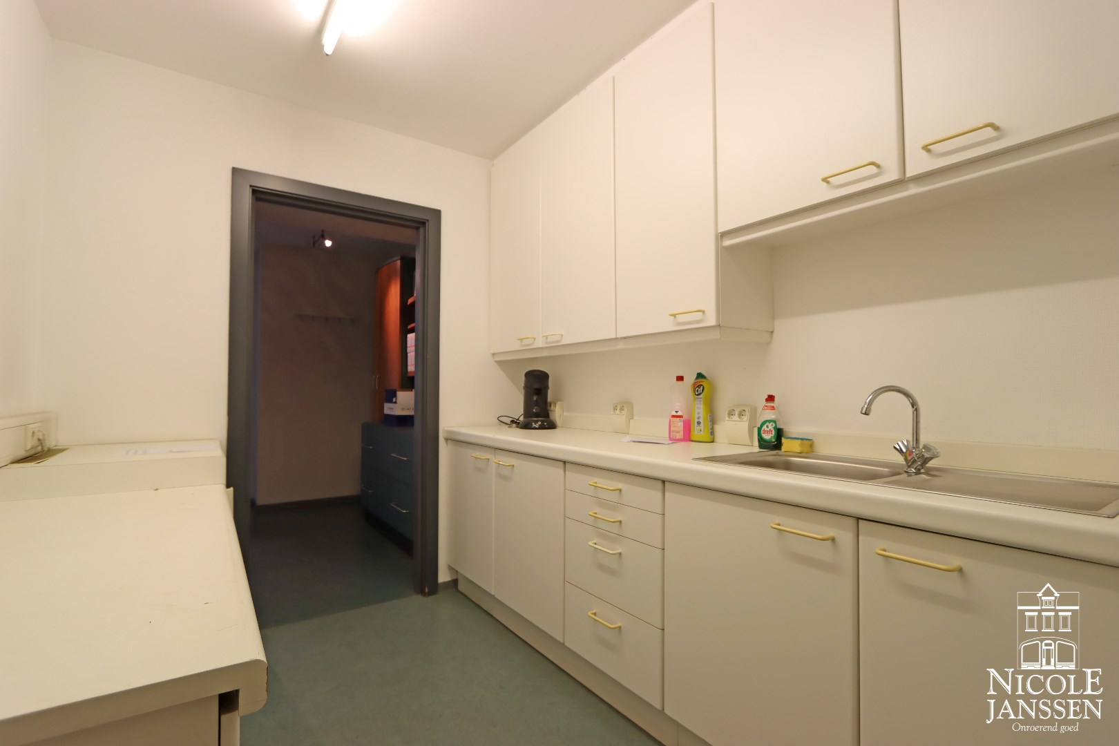 Verzorgd gelijkvloers handelspand 