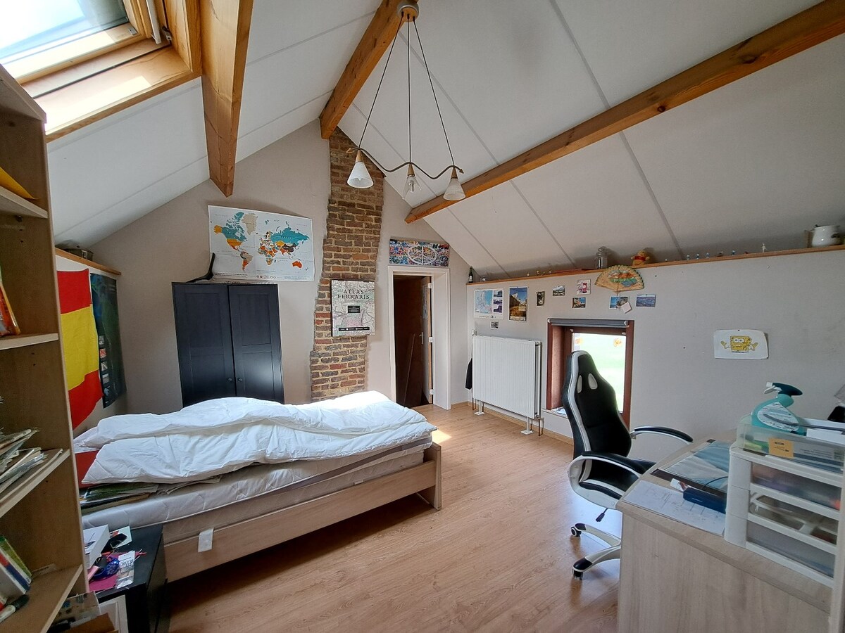 Maison style fermette alliant charme et confort bénéficiant d'un jardin exceptionnel 