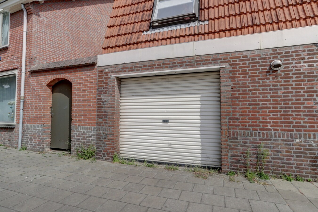 DIT BETREFT EEN WONING MET BIEDEN VANAF PRIJS  € 350.000 K.K. 