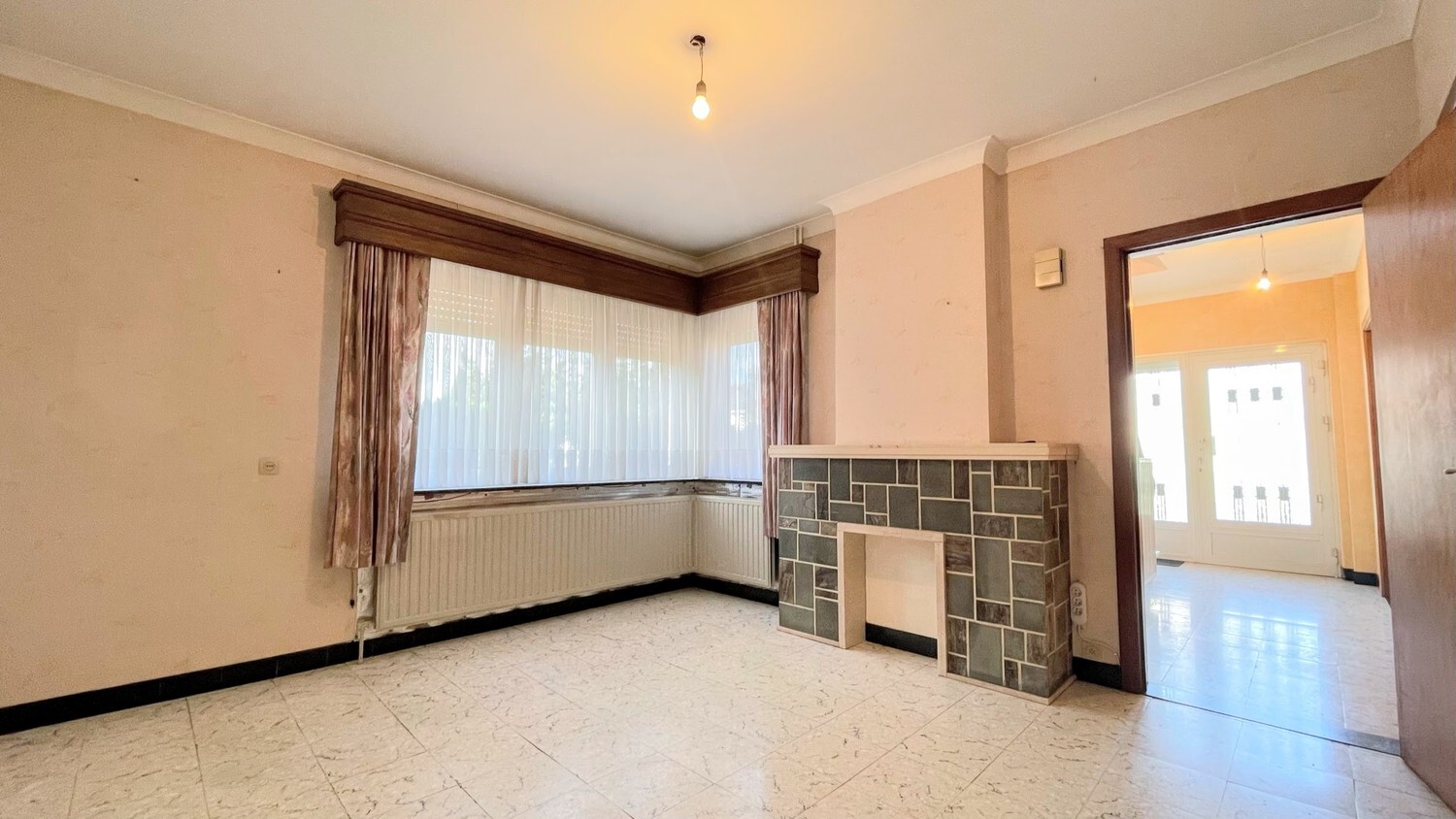 Ruime, te renoveren gezinswoning op zuidgericht perceel van 739 m² 