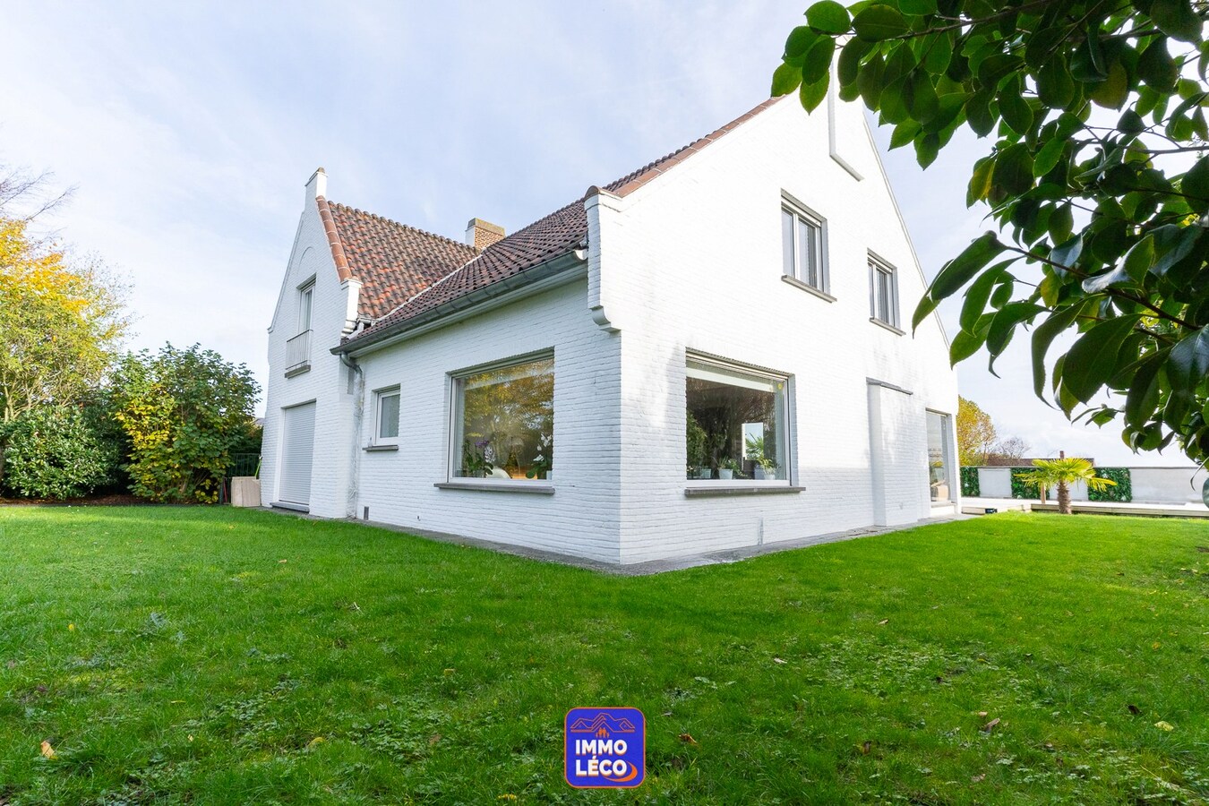 Villa semi "Plain-Pied" avec piscine, garage, carport et annexe pour profession libérale ! 