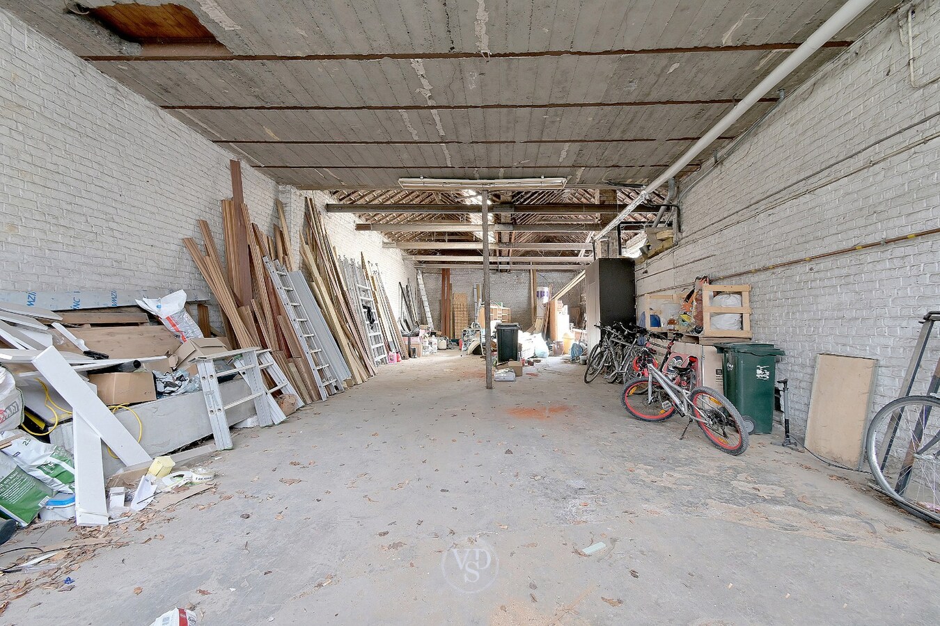 Ruime woning met opslagruimte 