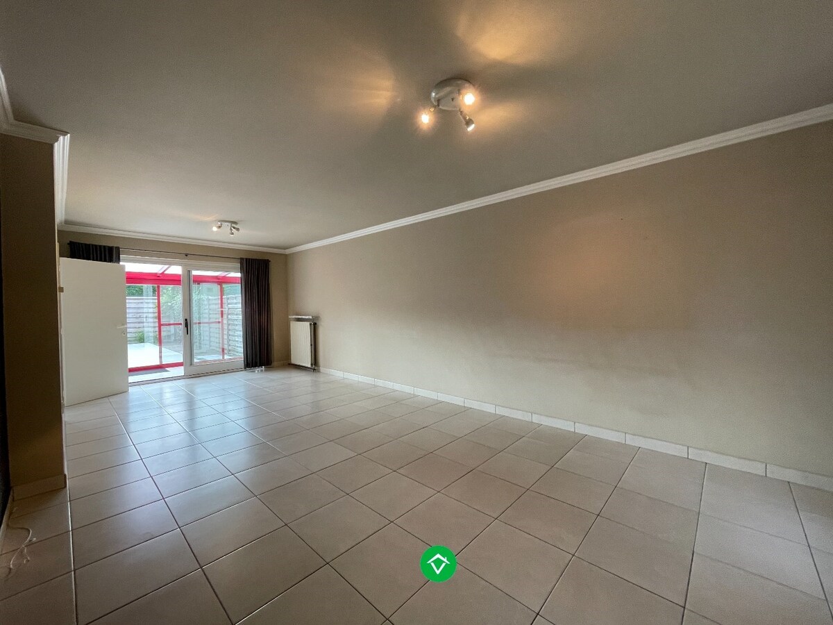 Gezellige rijwoning met 3 slaapkamers, terrastuin en garage te Kachtem 