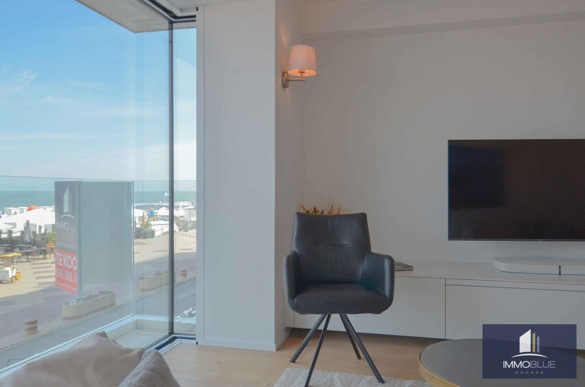 Stijlvol, recent gerenoveerd appartement met frontaal zeezicht. 