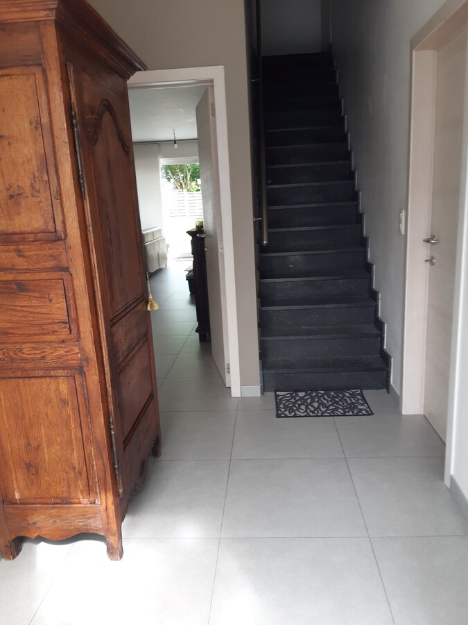 Recente, eigentijdse villa in doodlopende verkaveling ! 