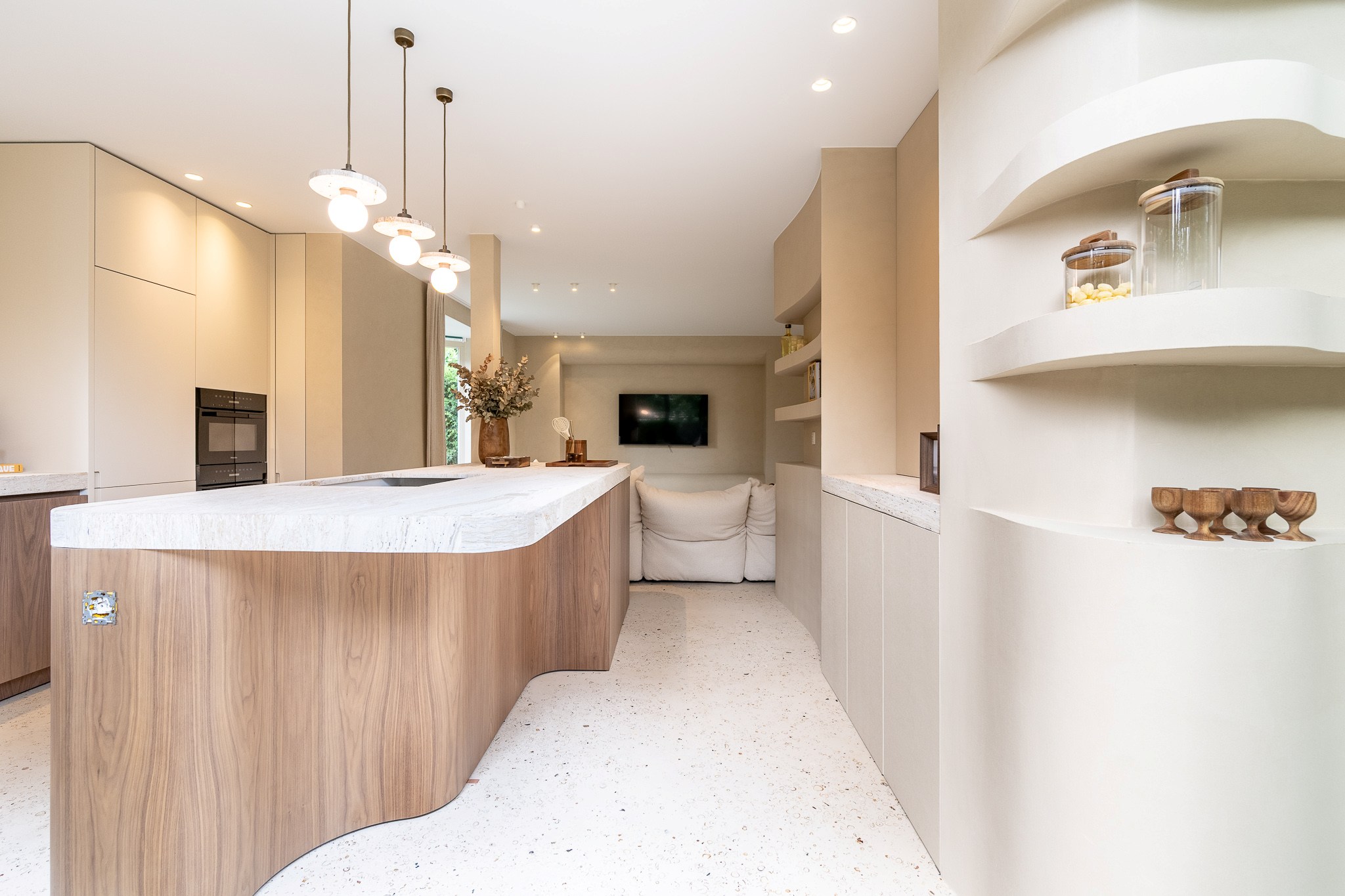 Très luxueuse et charmante villa jumelée rénovée, située à proximité du centre commercial de Knokke. 