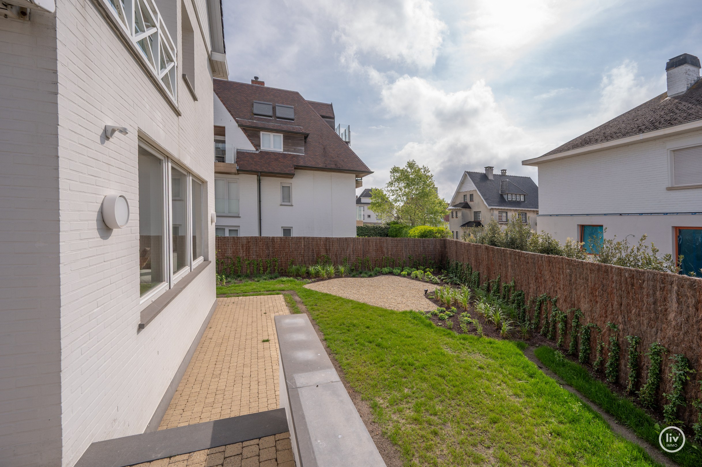 Exclusief gerenoveerde villa op een absolute toplocatie in de Jozef Nellenslaan te Knokke. 