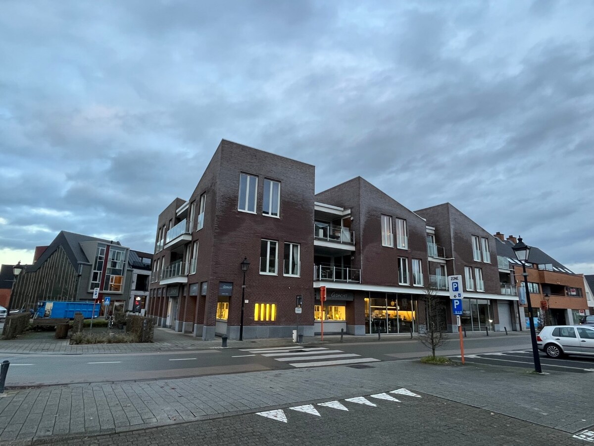 Bijzonder ruim 2-slpk-luxeappartement in centrum De Pinte 