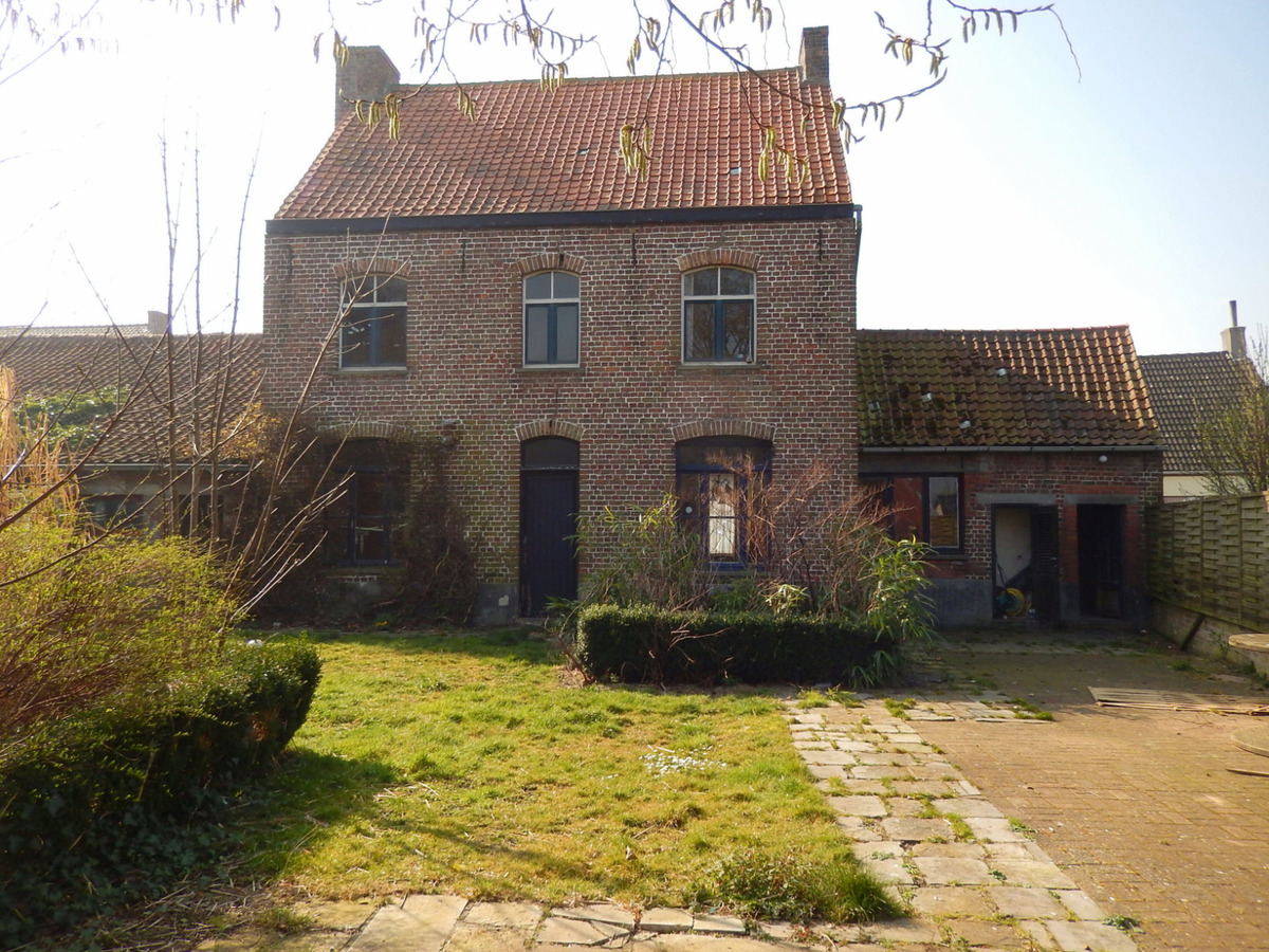 Te renoveren woning of beleggingsgrond 