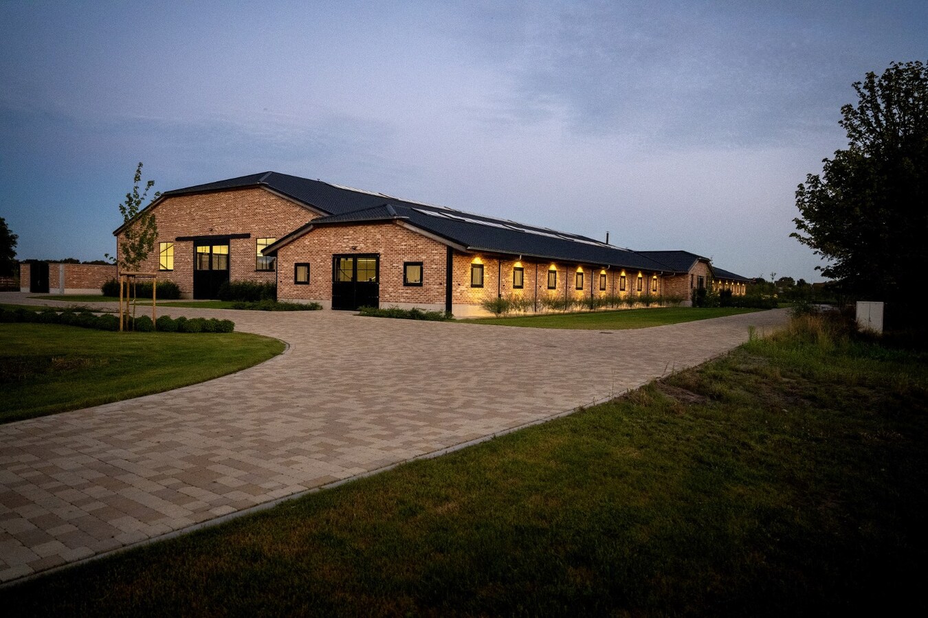 Exclusive professional equestrian accommodation (new construction) with villa on approximately 9 hectares in Neerpelt. 