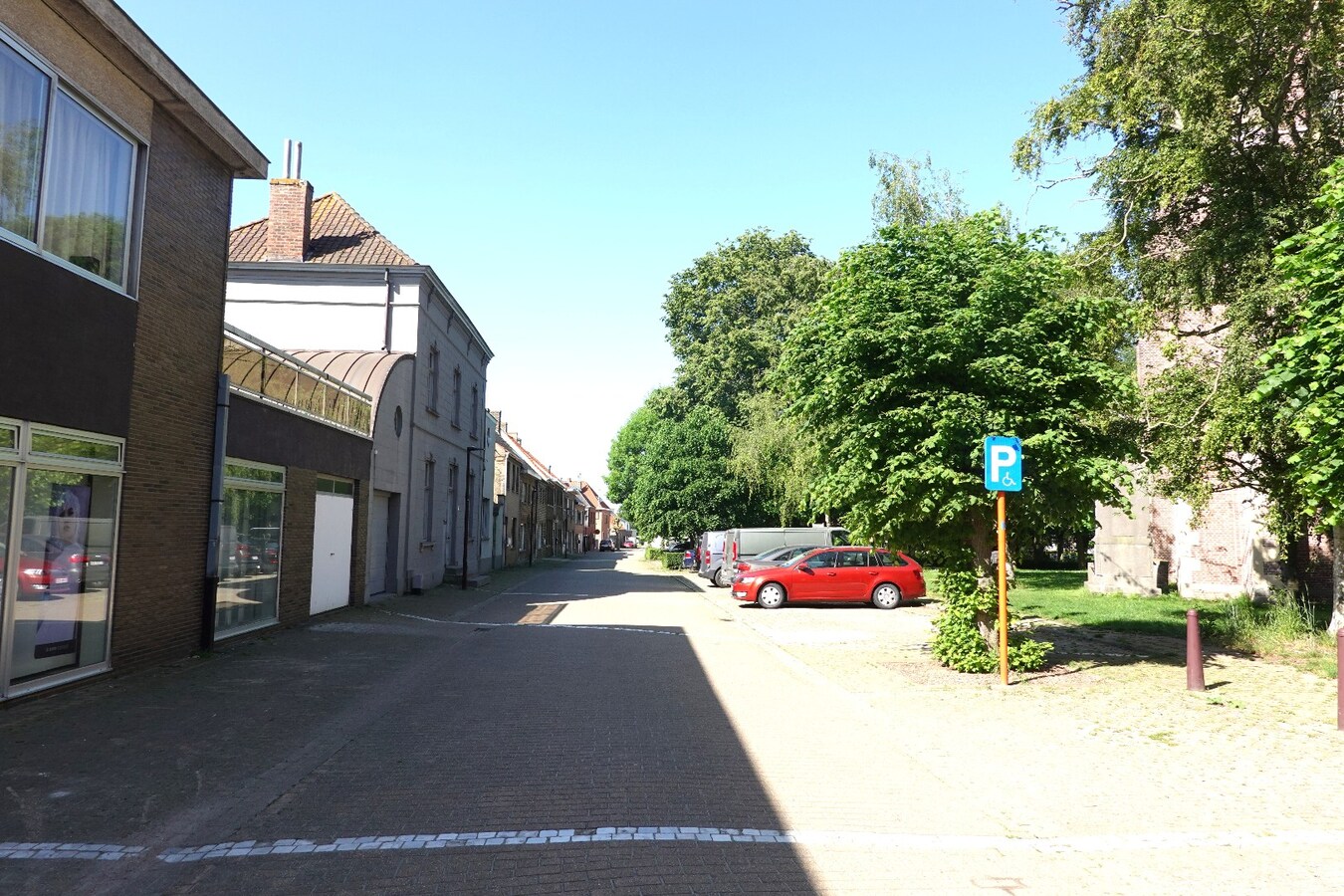 Overname gekende kapsalonzaak – Instapklaar handelspand te huur in het centrum van Oudenburg 