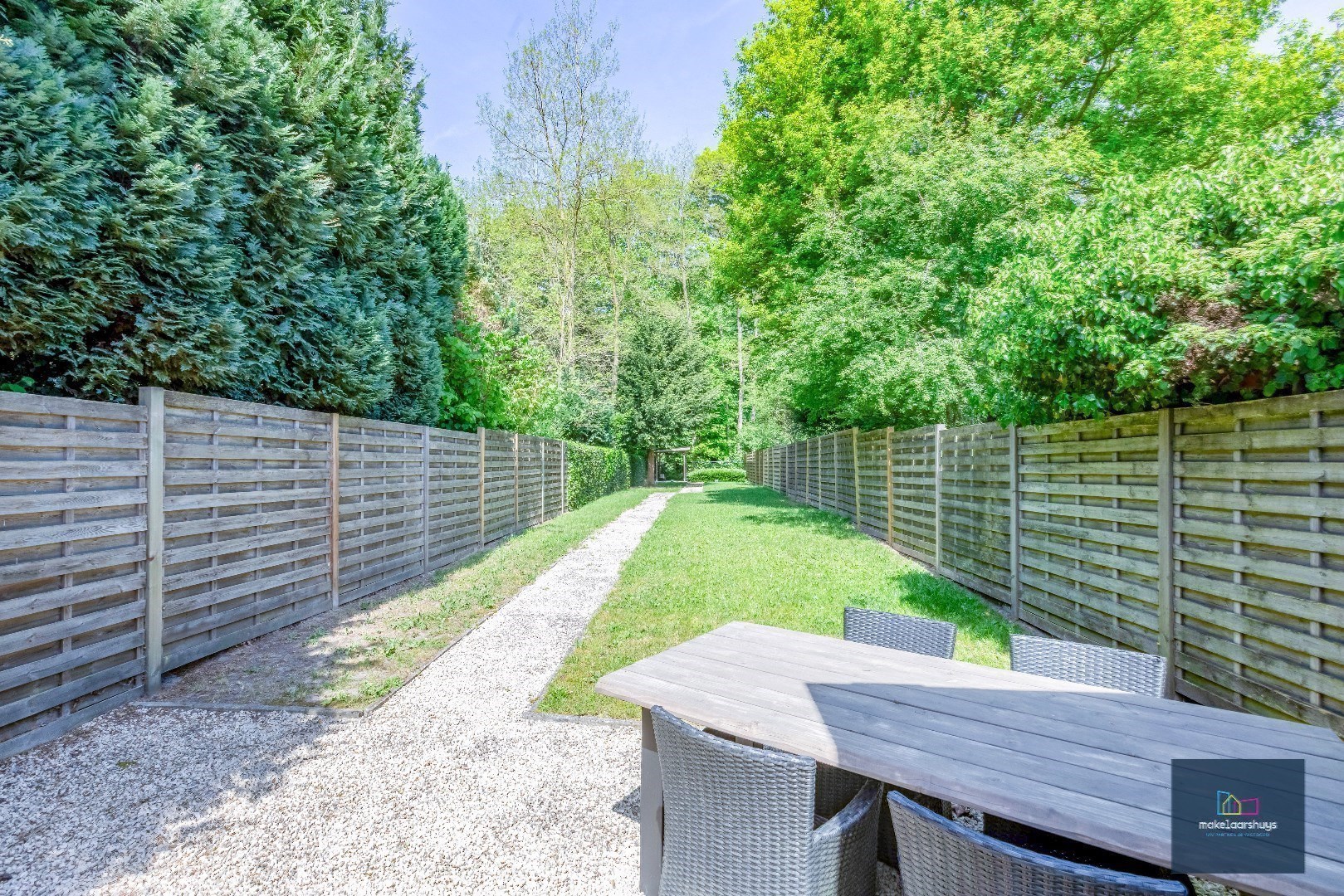 Halfopen bebouwing met zuidertuin en parkeergelegenheid nabij centrum Destelbergen 