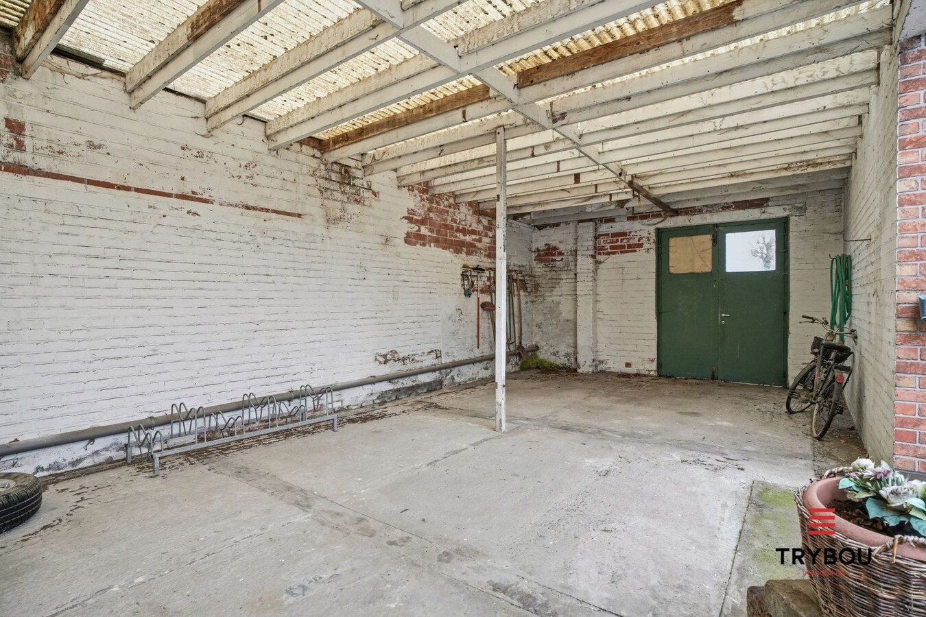 Woning met ruimte en veel mogelijkheden te koop in Zarren! 