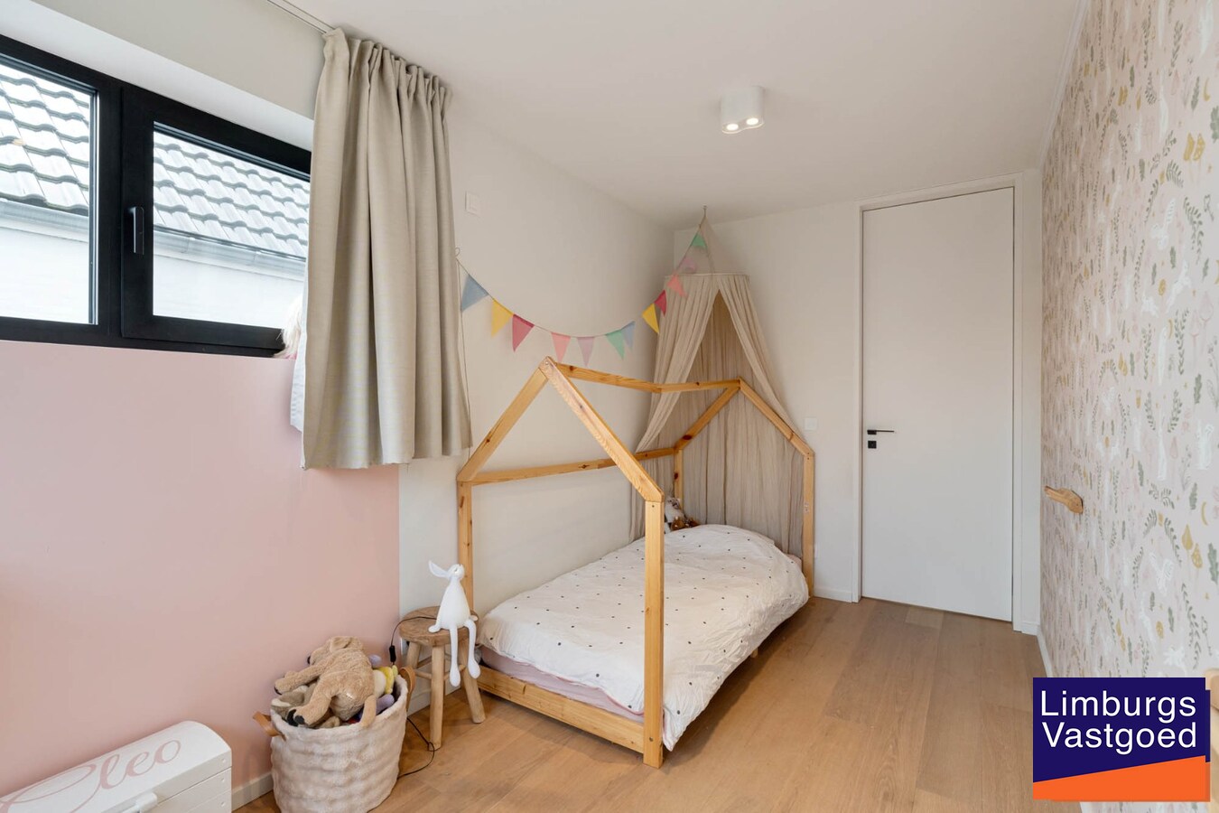 Hoogwaardig afgewerkte gezinswoning, 4 slpk, op 48a23ca, nabij centrum 