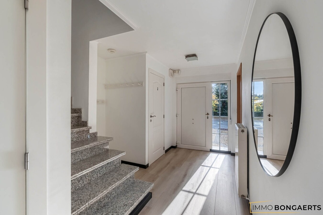 Instapklare woning met 4 slaapkamers en zwembad 