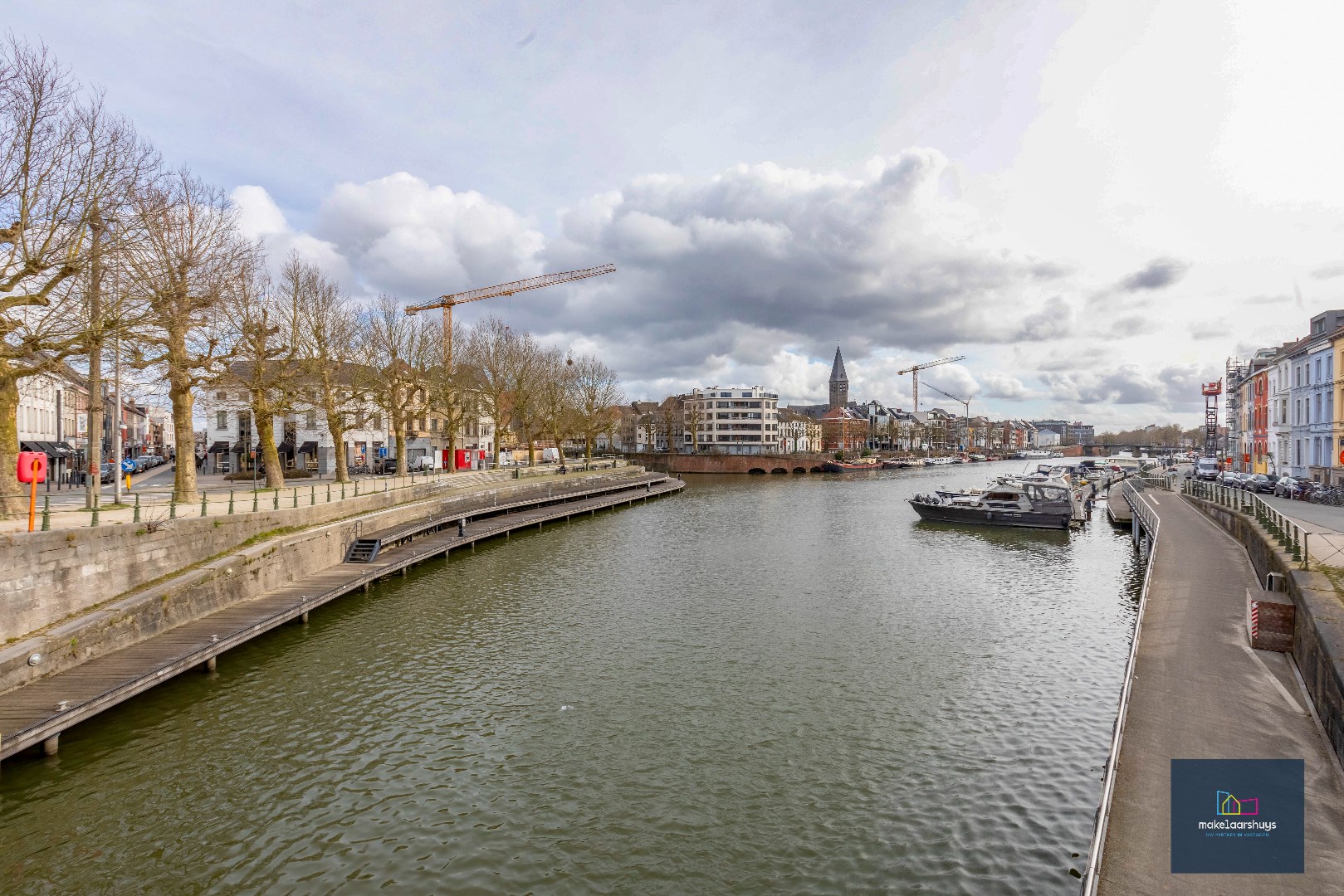 Ruim en goed gelegen 1-slp.app. met groot terras en overdekte staanplaats 