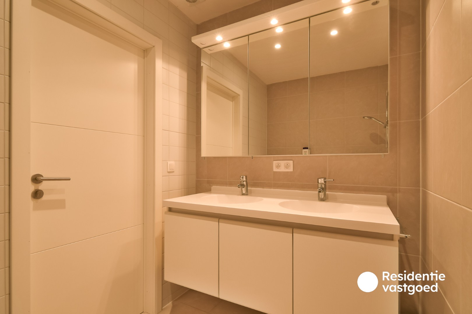 Verrassend ruime woning met unieke indeling en veel potentieel in Torhout! 