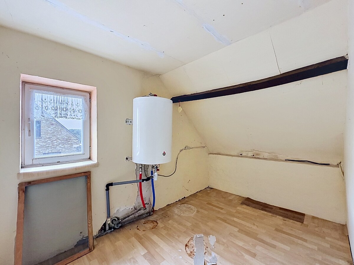 Te renoveren/te slopen woning op 16 are gelegen te Elene 