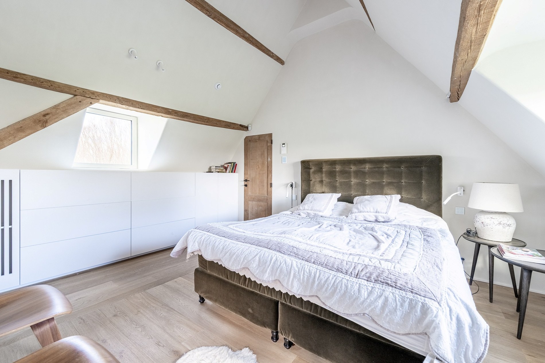 OPENDEURDAG Zaterdag 02/05 - 10u30 - 12u30 (Pereboomstraat 1 te Damme) : Uitzonderlijk gerenoveerde Hoeve met bijhuis op een domein van 1,5 hectare 