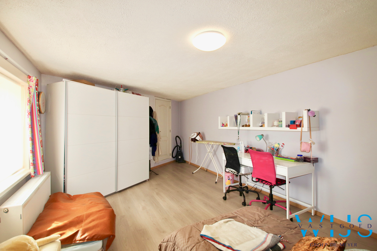 Tof woonhuis op een ideale locatie in OOSTEEKLO ! 