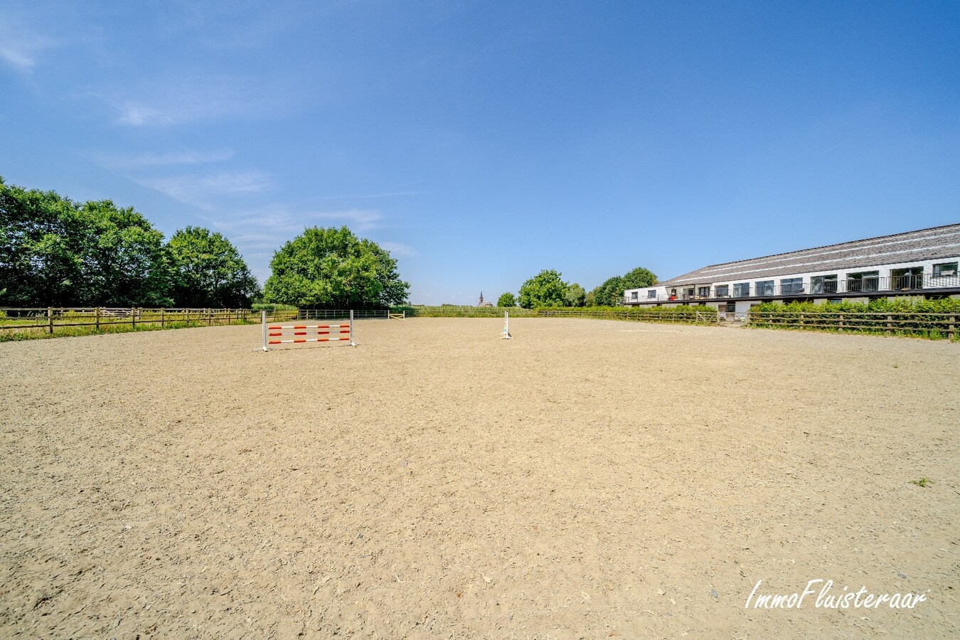 Professionele accommodatie op ca. 3,5Ha te Amougies (Henegouwen). 