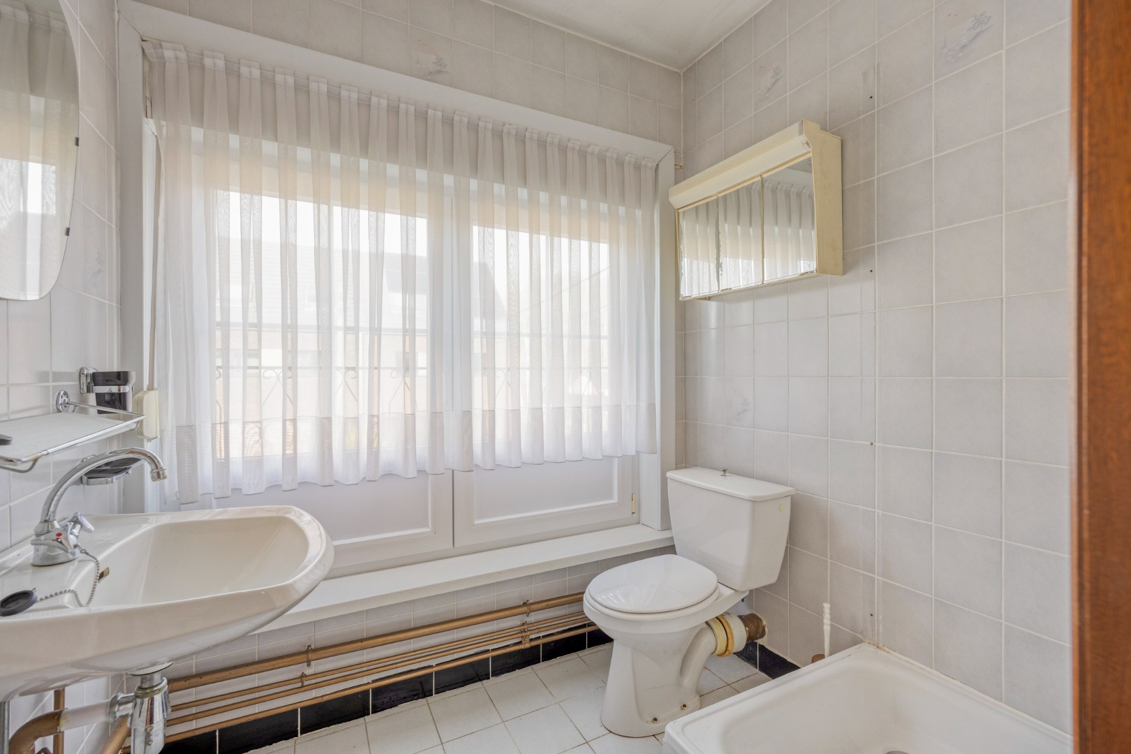 Te renoveren woning met 4 slpk. in het centrum van Geel-Winkelomheide 