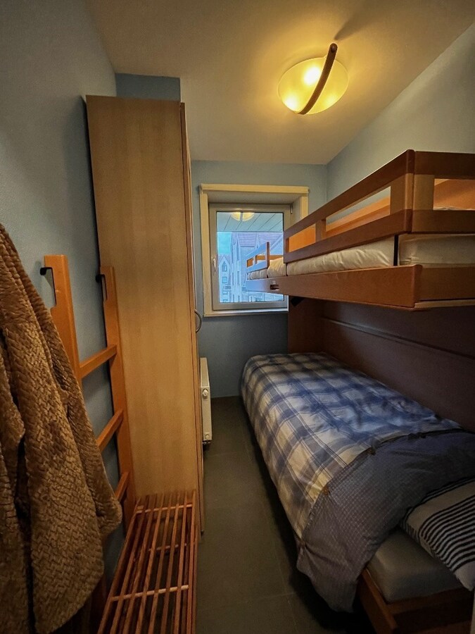 Comfortabel, recent appartement met terras nabij de Zeedijk, aan tramhalte gelegen 