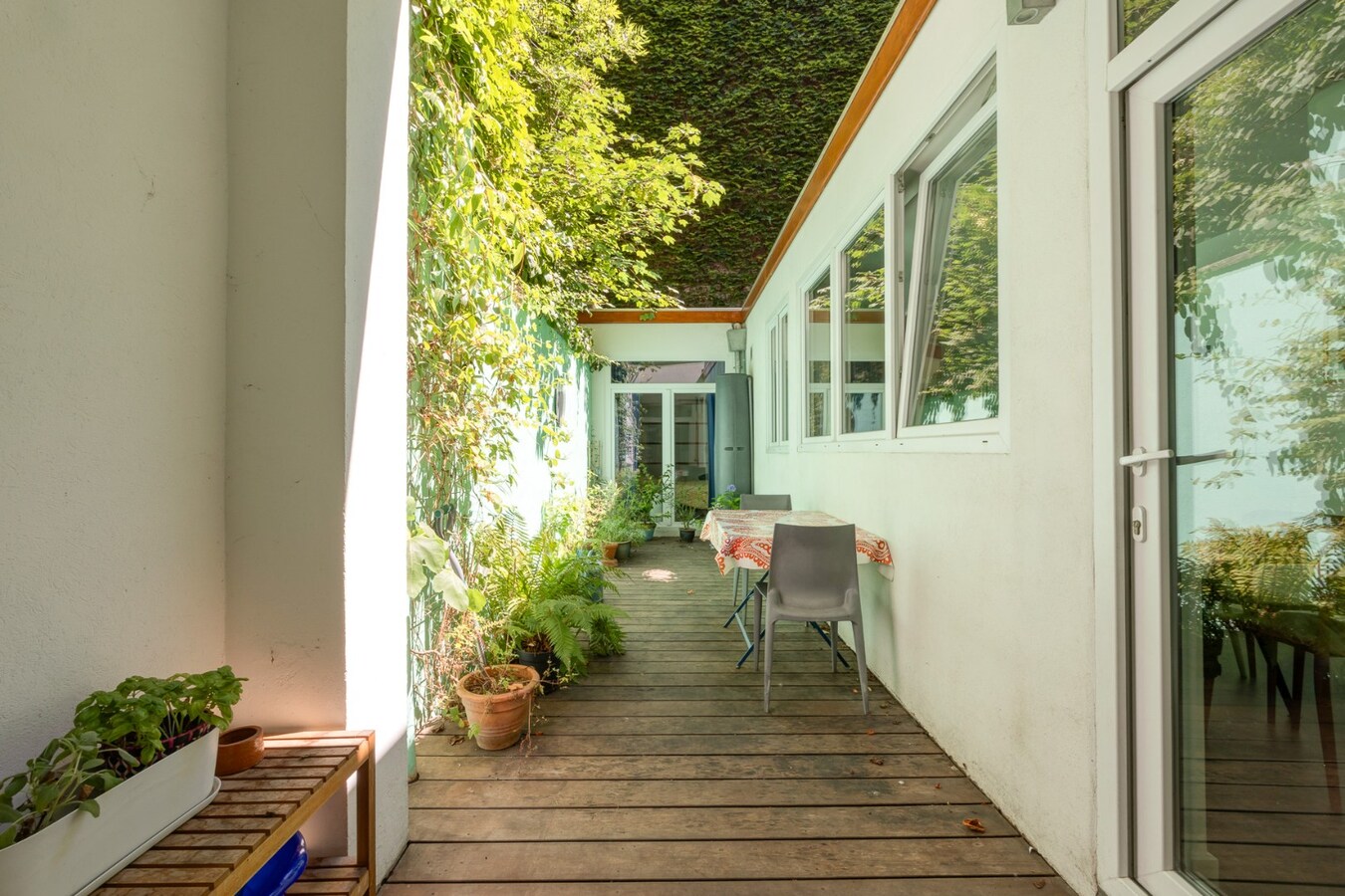 Gerenoveerd gelijkvloers appartement met stadstuin! 