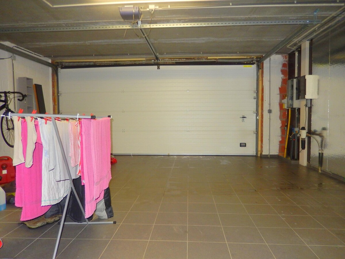 Te huur: ruime woning met 3 slaapkamers, tuin en garage 