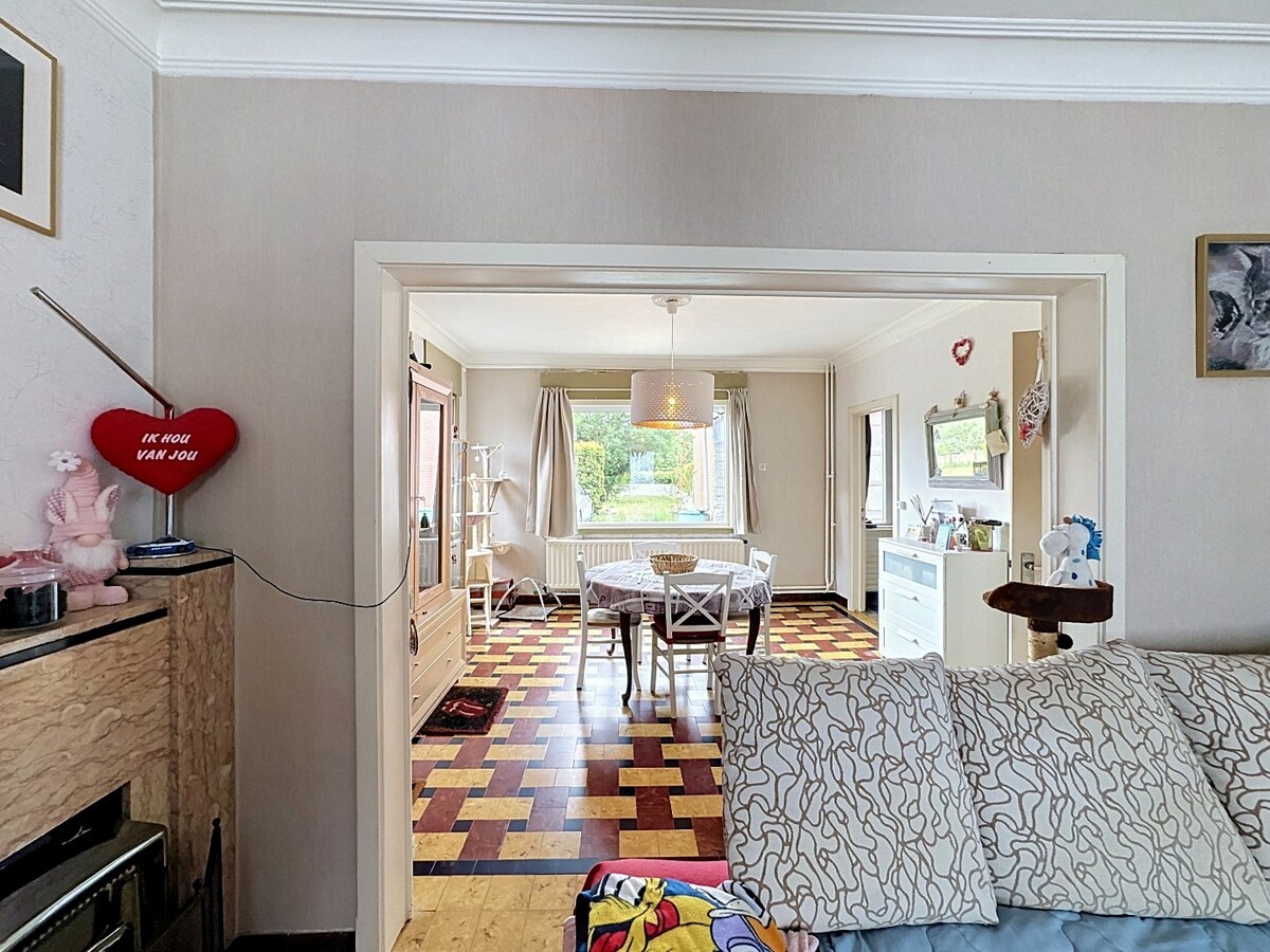 Woning met veel opbergruimte te Zomergem! 