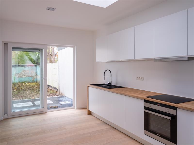 Totaal gerenoveerde rijwoning te Sint-Amandsberg 