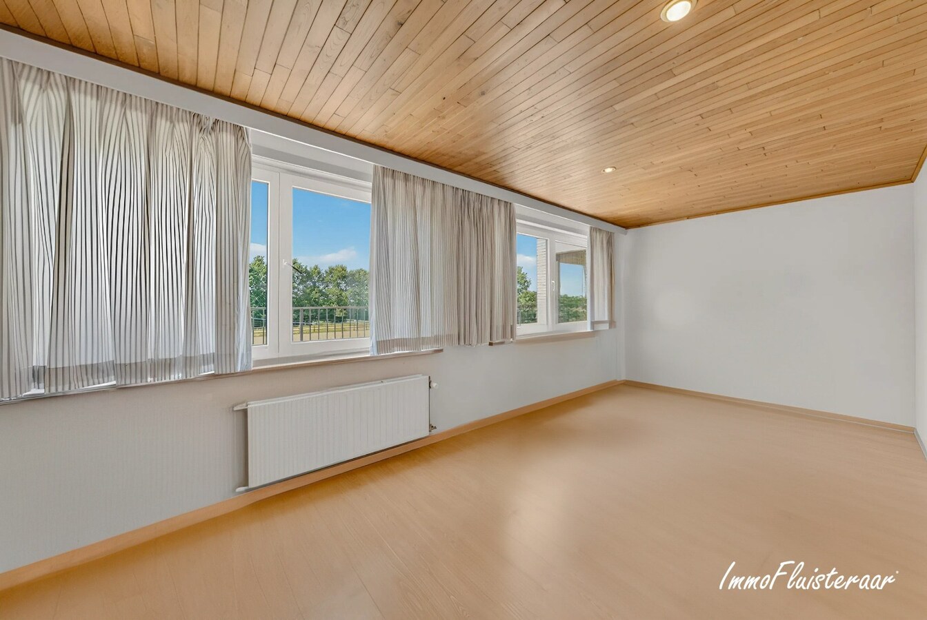 Unieke hippische accommodatie met 5 appartementen/studio’s op ruim 2,5 ha te Amougies (Henegouwen) 