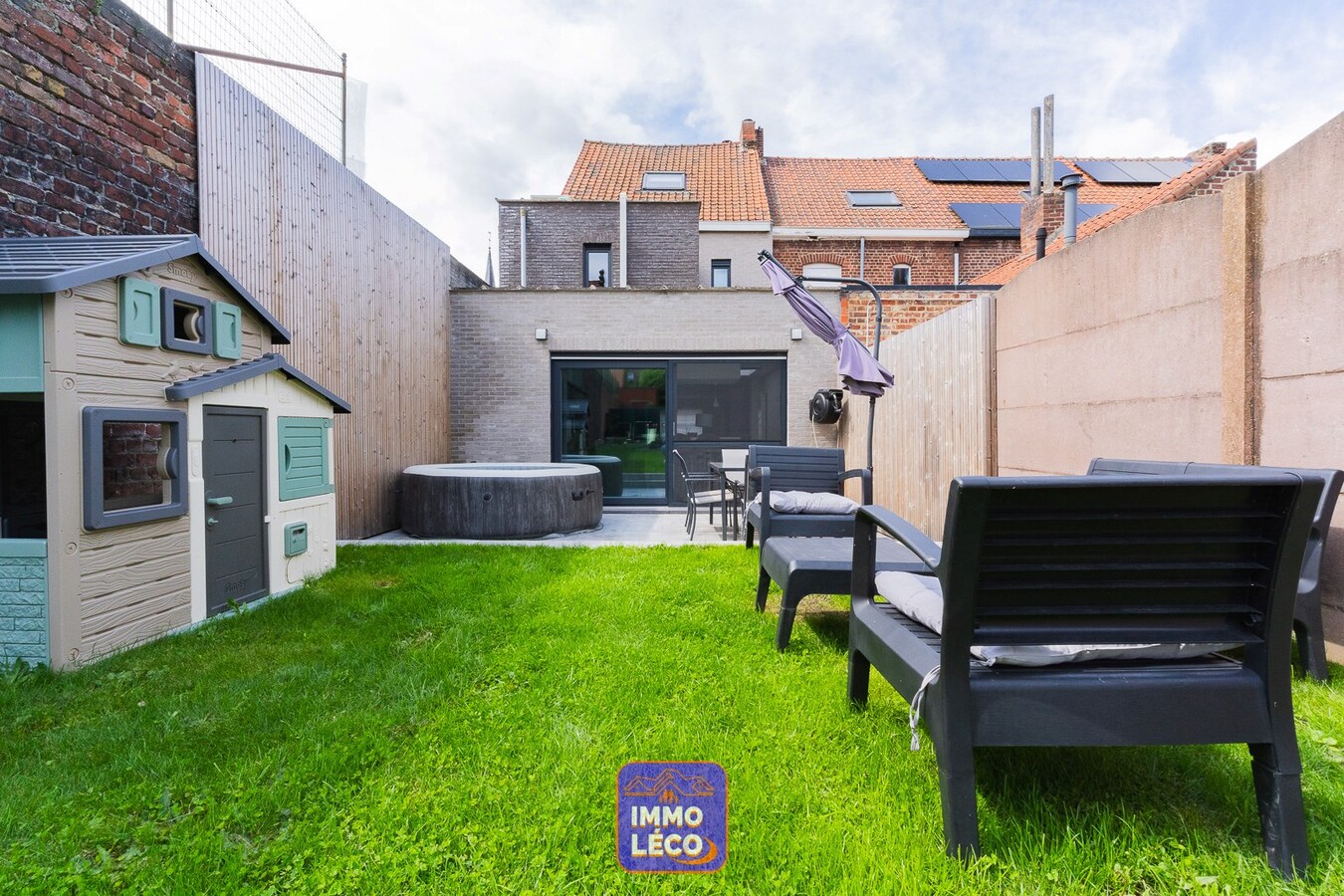 Maison moderne entièrement rénovée avec jardin, dans le village de Luingne ! 