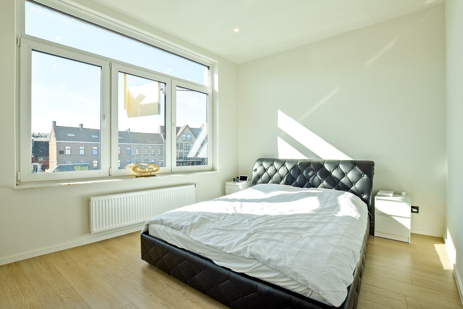 Gerenoveerde energiezuinige woning, gelegen aan de Lo-vaart 