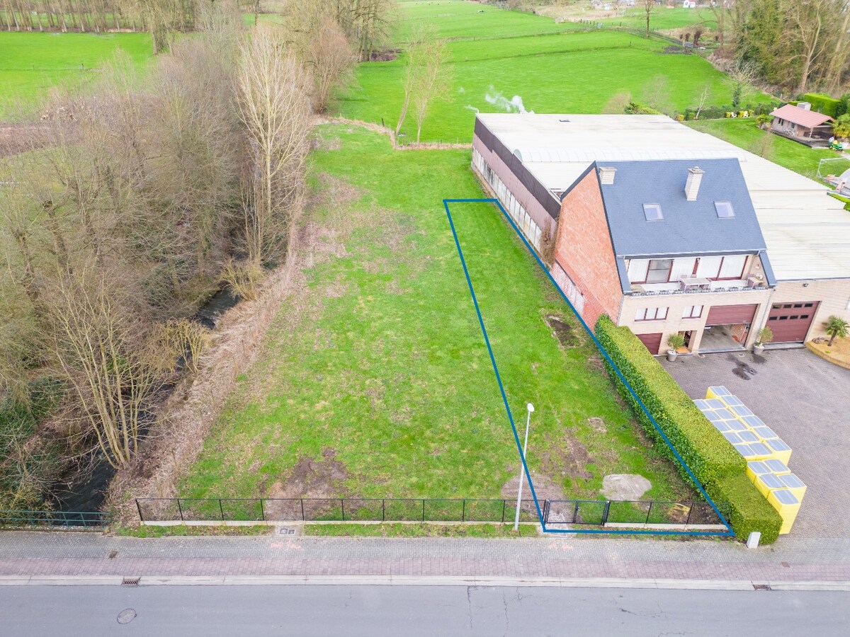 Gunstig gelegen bouwgrond voor HOB te Erondegem 