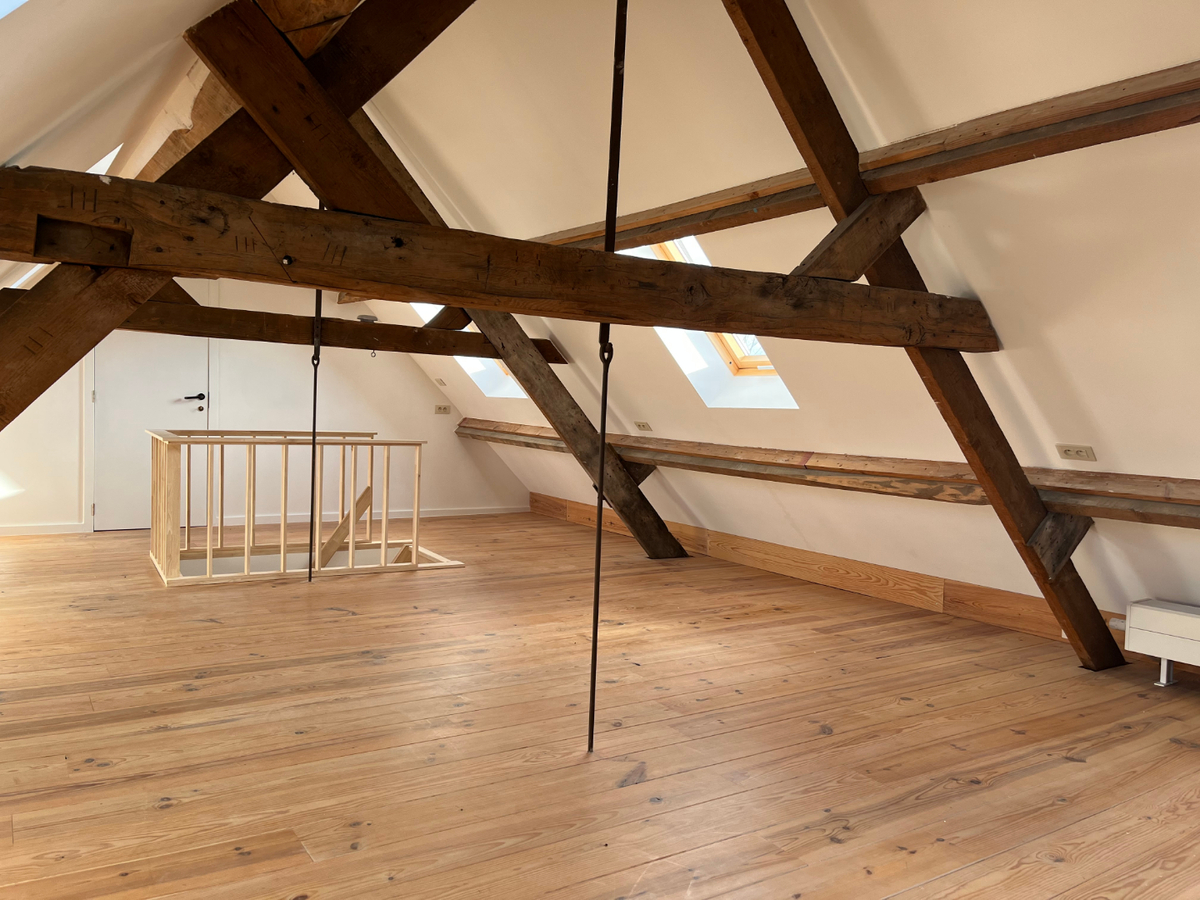 Design duplex appartement te centrum Dikkelvenne. 