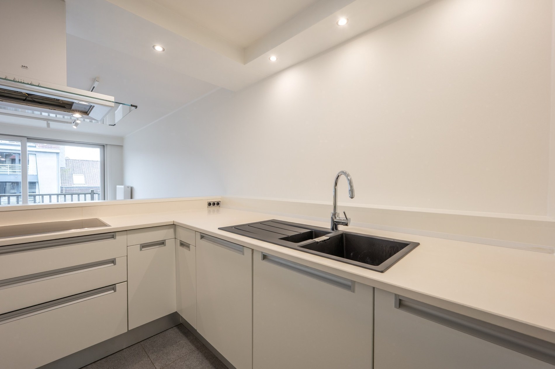 Appartement de 2 pièces situé au centre avec terrasse orientée sud sur la Lippenslaan. 