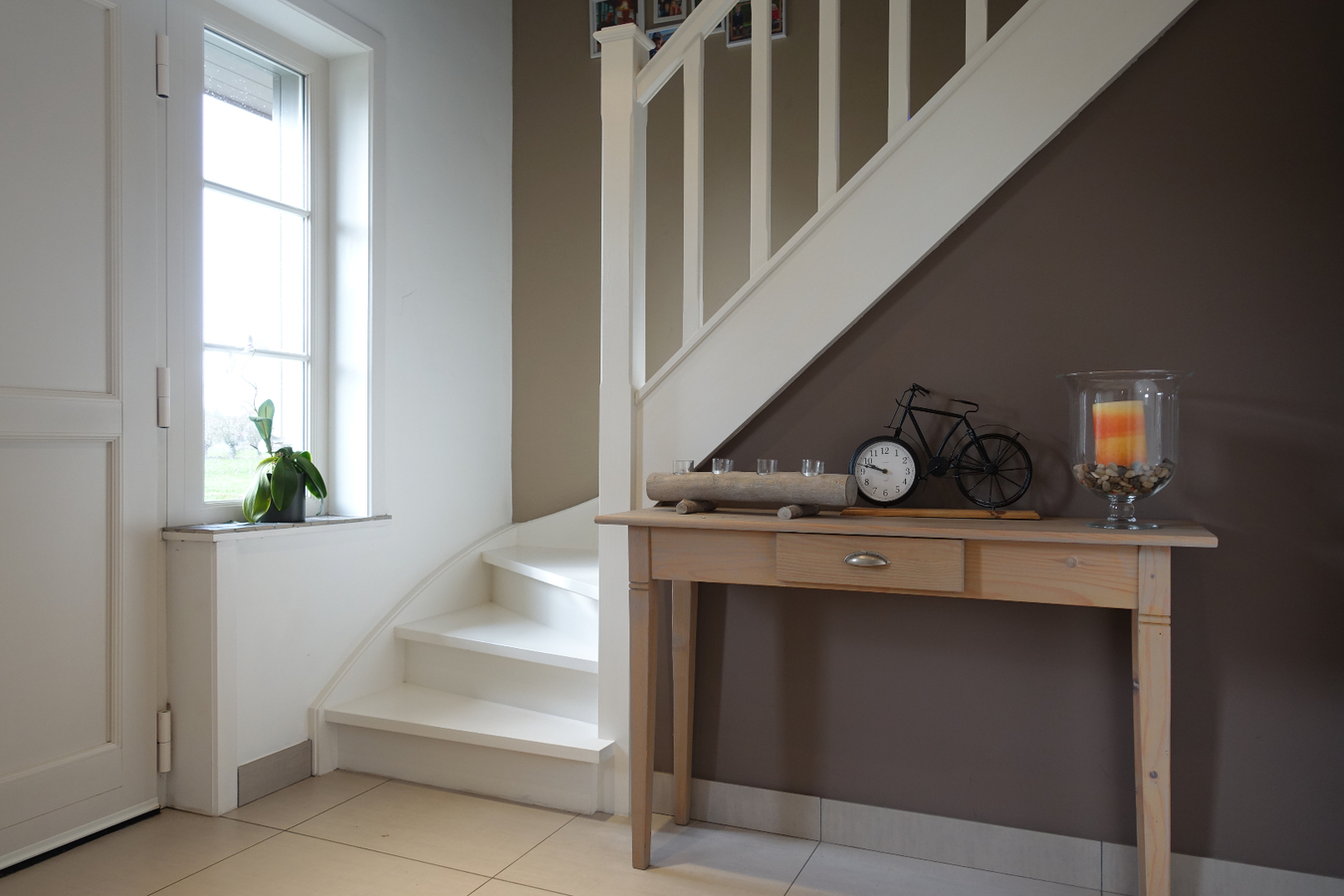 Instapklare hoekwoning met zonnige tuin 