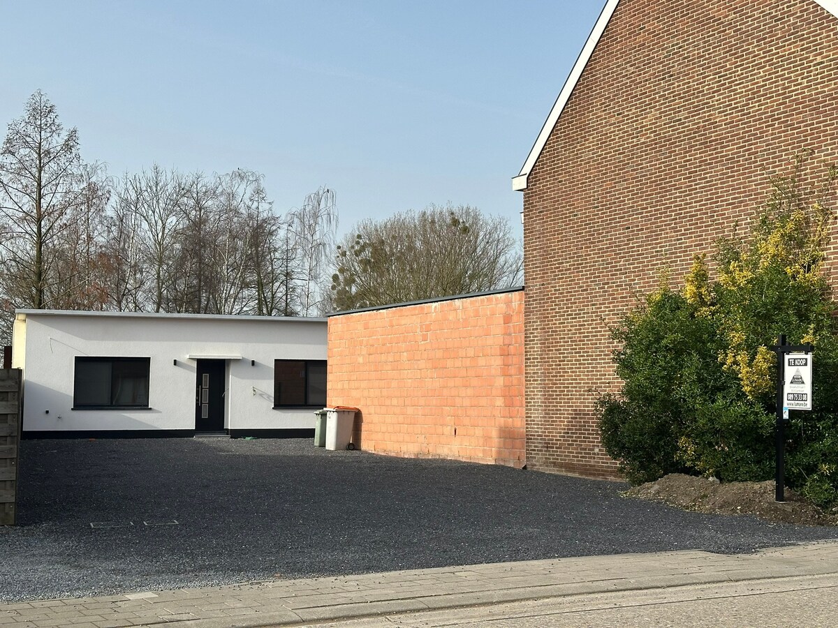 Gerenoveerde bungalow in pittoresk Uikhoven (Maasmechelen). 