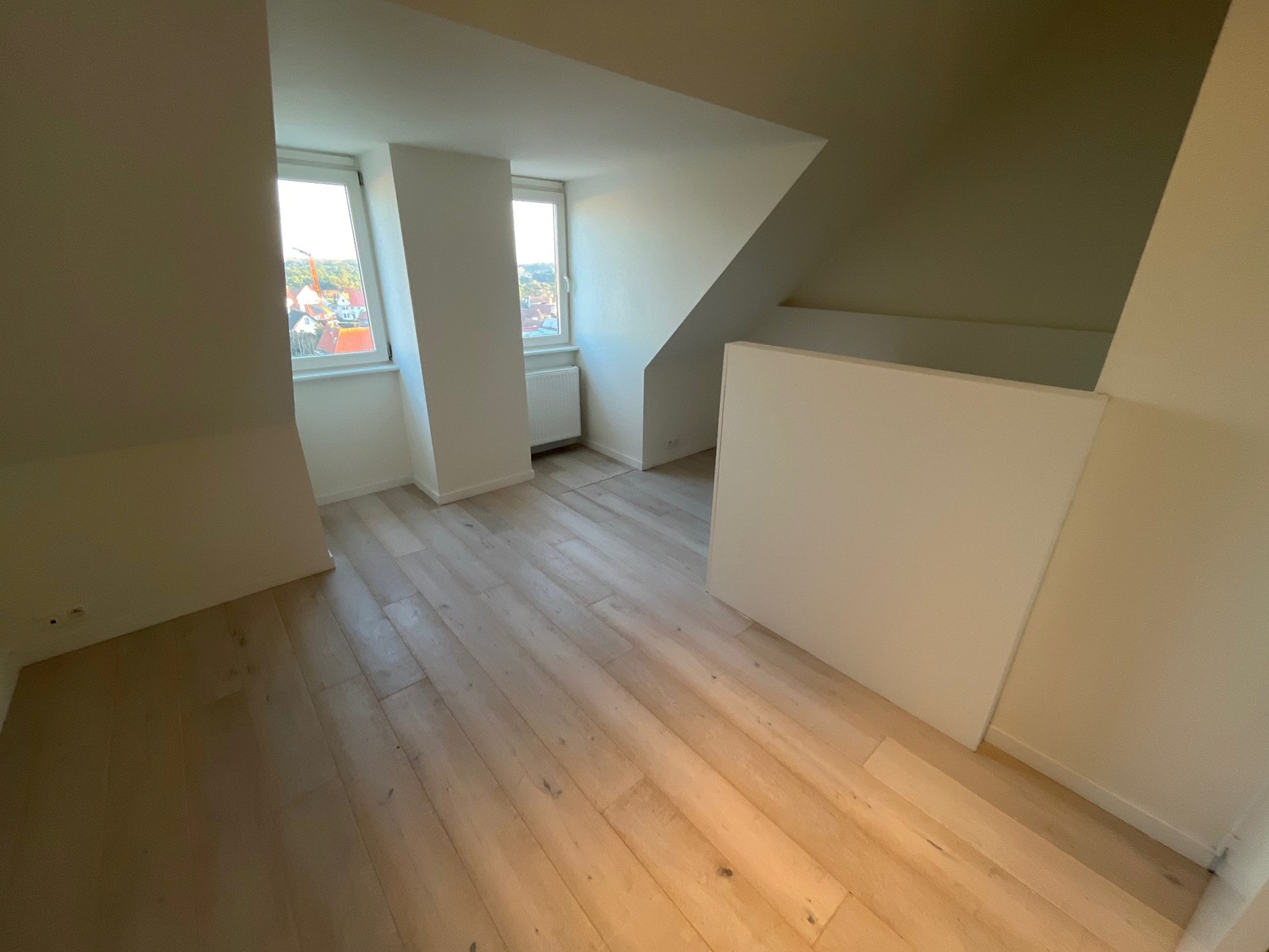 Appartement en duplex récent non meublé avec balcon orienté sud. 