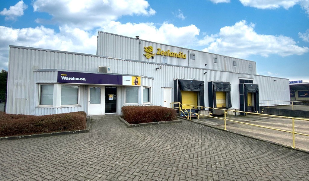 Logistiek bedrijfsgebouw aan E313 te Wommelgem