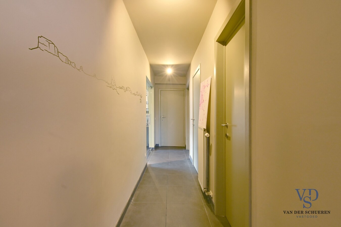 Ruim appartement in hartje Zingem. 