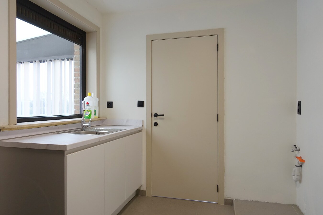 Landelijk gelegen woning met loods! 